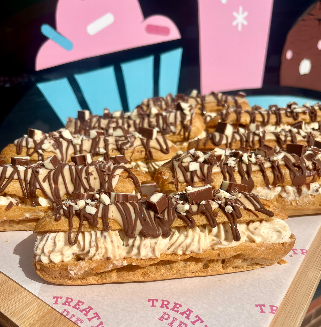 Kinder Cheesecake Eclair